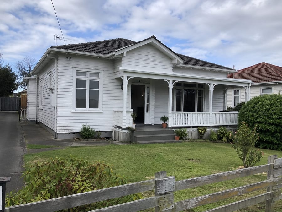 Compact single-storey Auckland home with straightforward gutter access